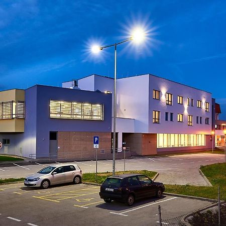 Hotel Europa Karlovac Buitenkant foto