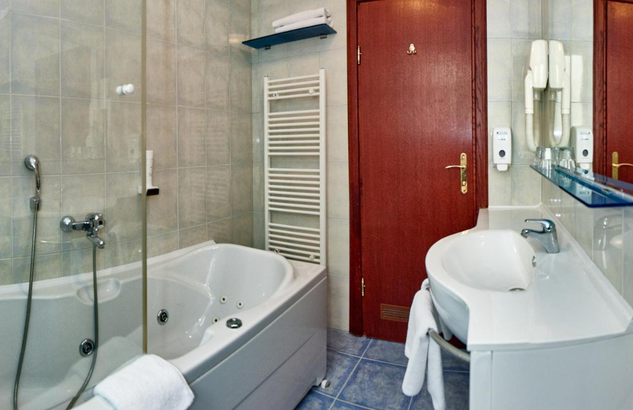 Hotel Europa Karlovac Buitenkant foto