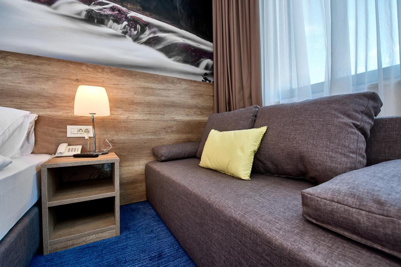 Hotel Europa Karlovac Buitenkant foto