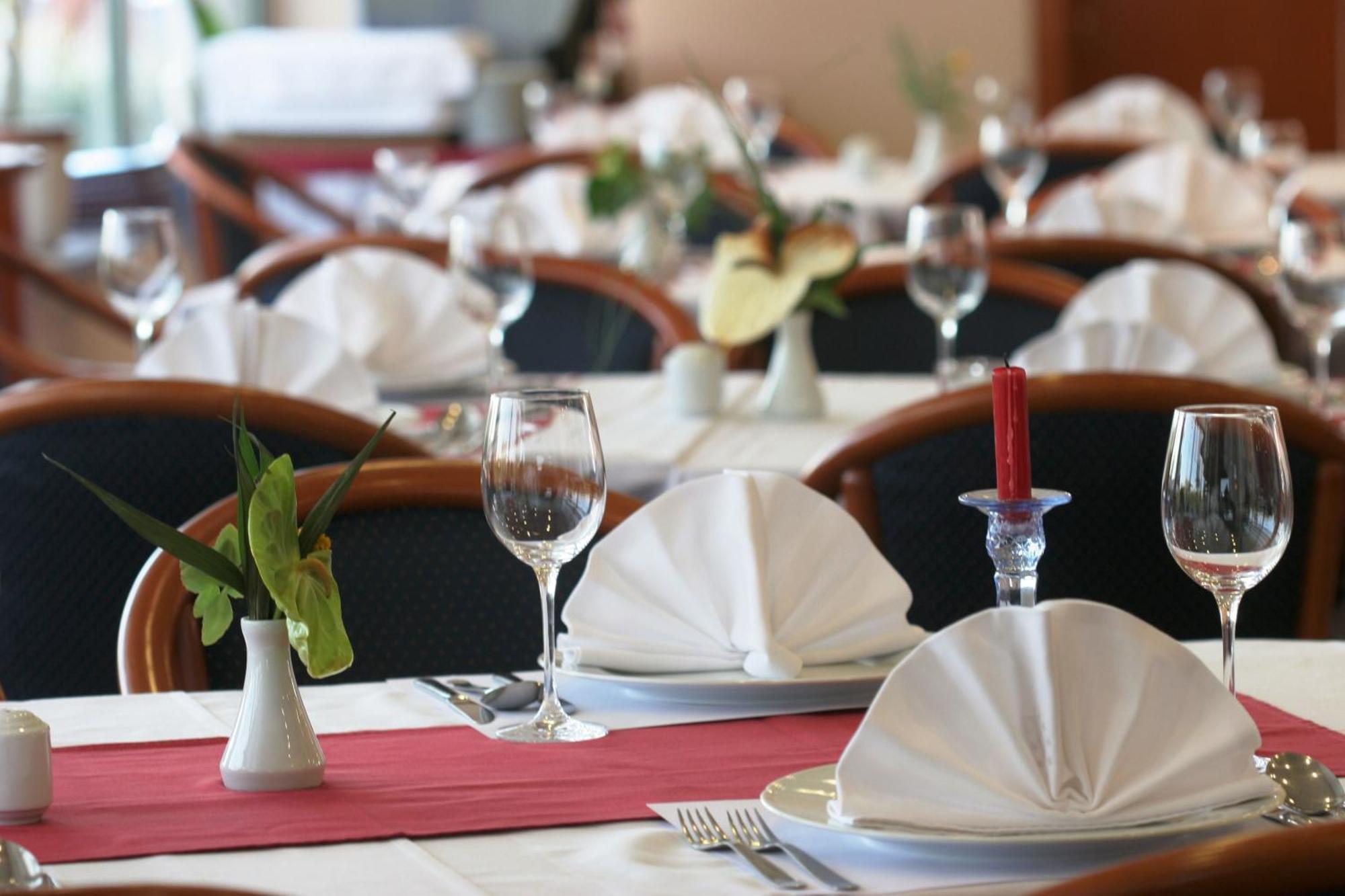 Hotel Europa Karlovac Buitenkant foto