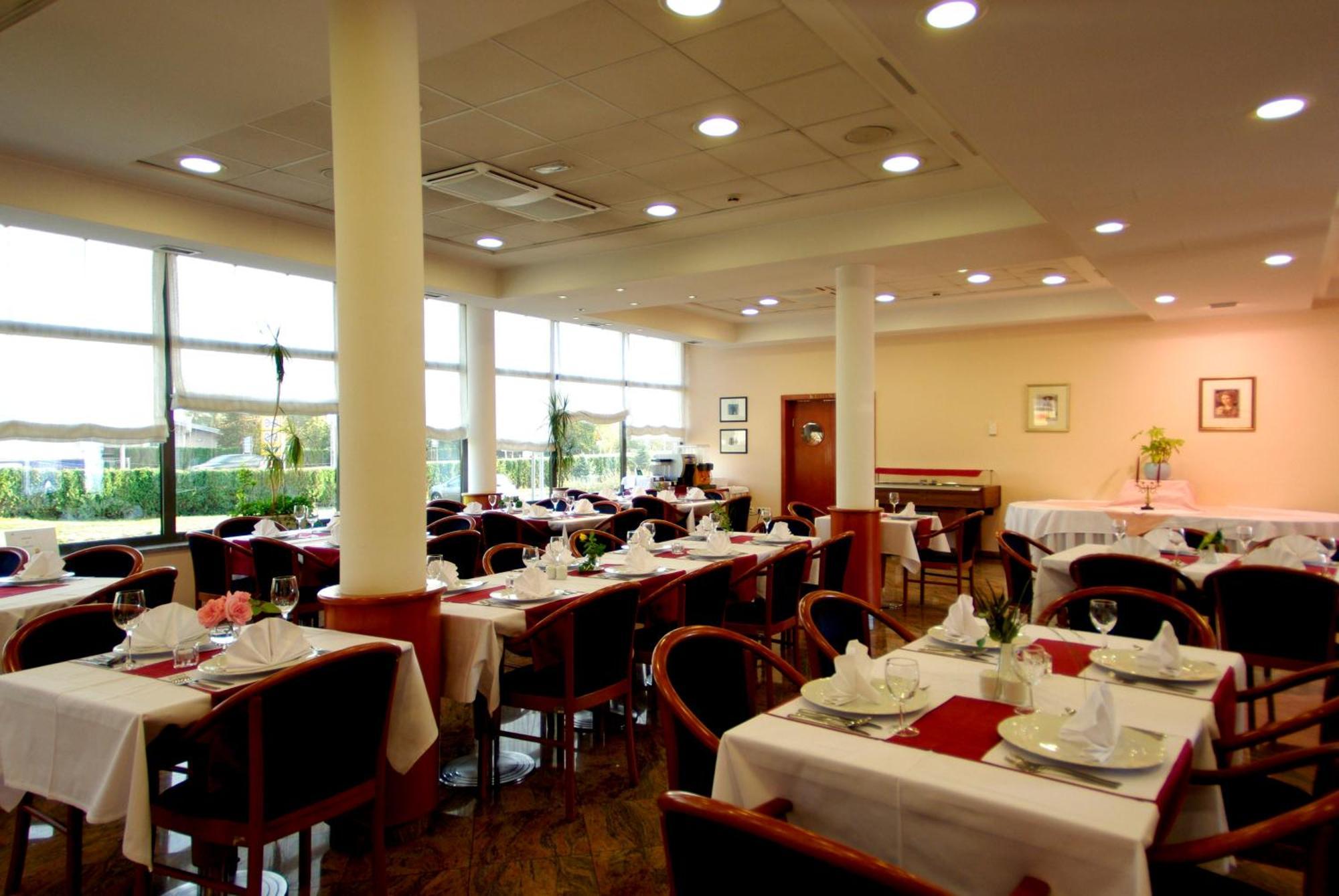 Hotel Europa Karlovac Buitenkant foto