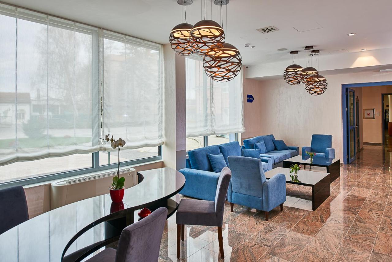 Hotel Europa Karlovac Buitenkant foto
