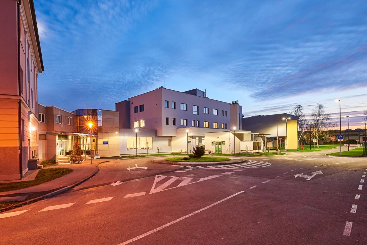 Hotel Europa Karlovac Buitenkant foto