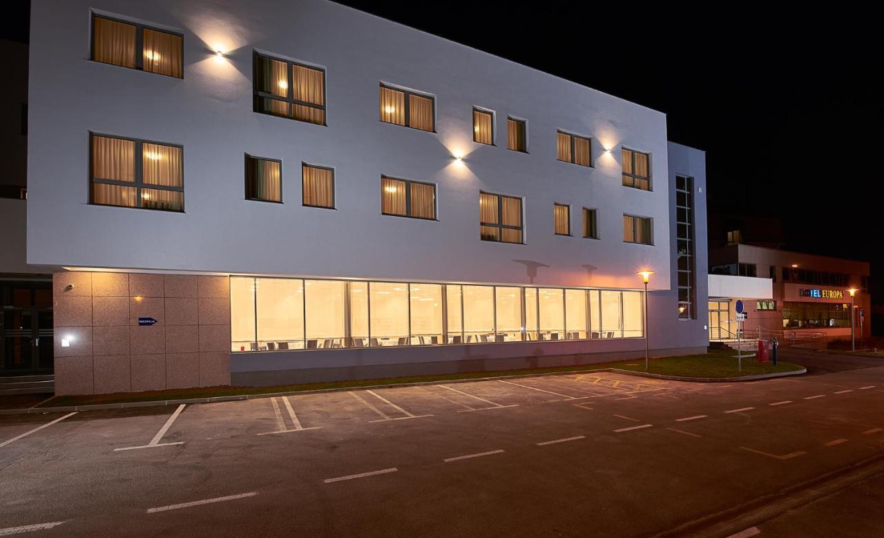 Hotel Europa Karlovac Buitenkant foto