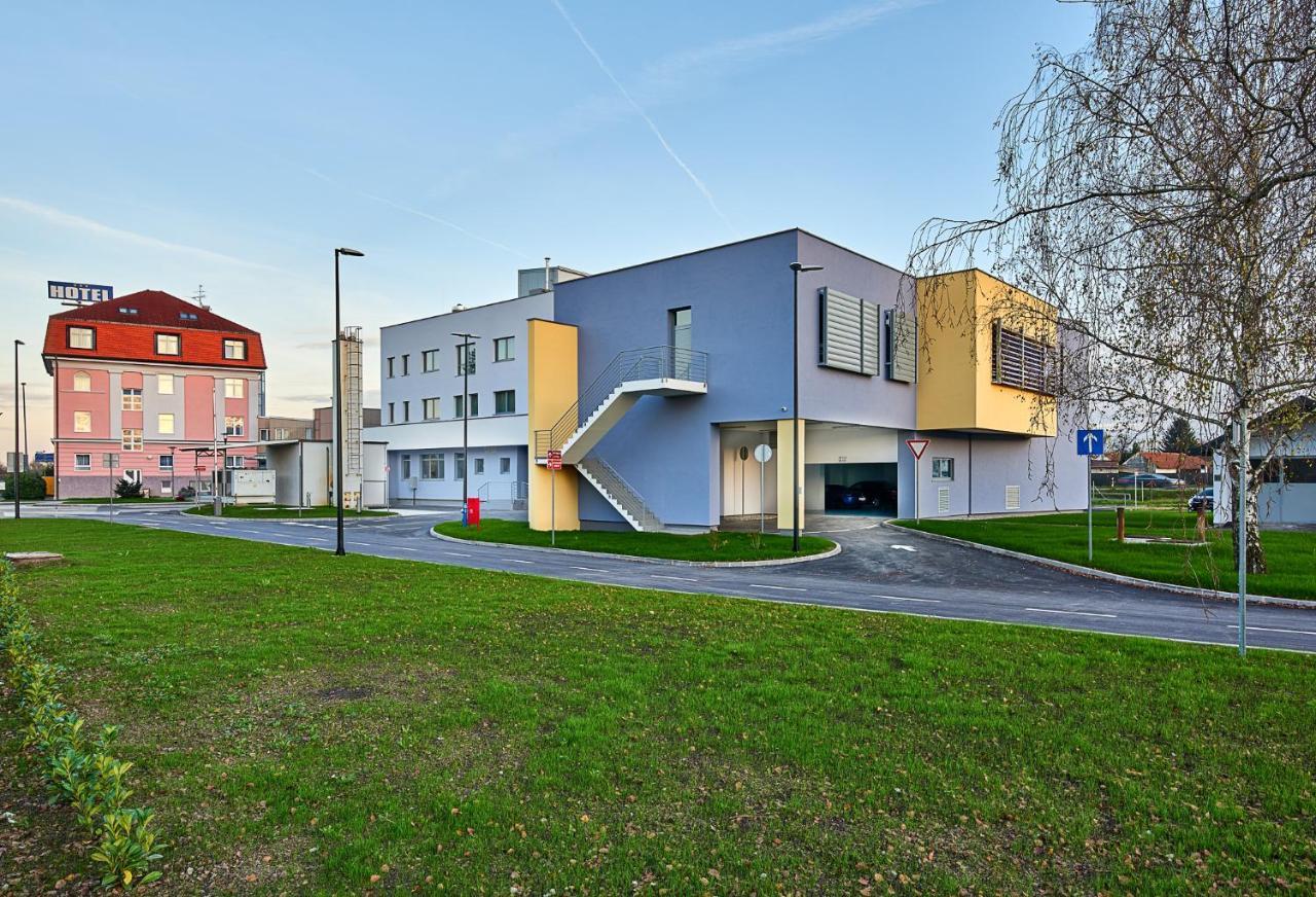 Hotel Europa Karlovac Buitenkant foto