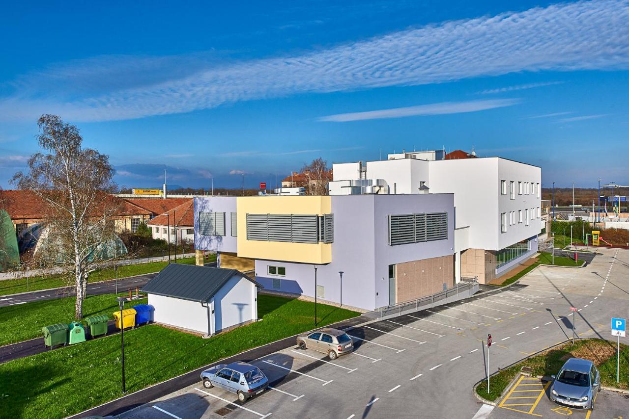 Hotel Europa Karlovac Buitenkant foto