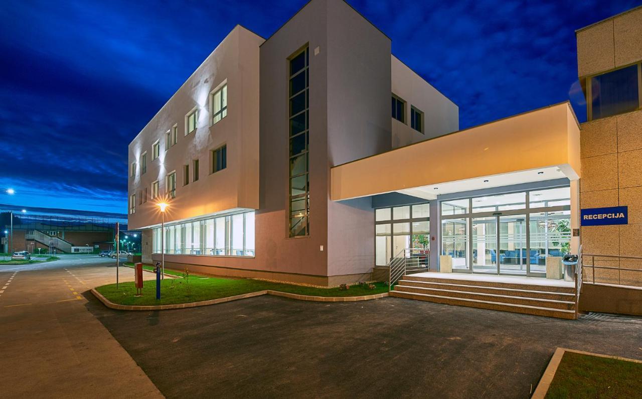 Hotel Europa Karlovac Buitenkant foto